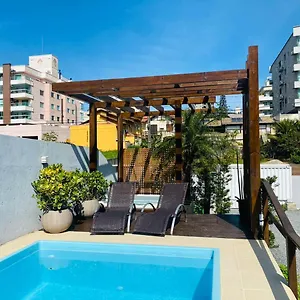 Residencial Com Piscina Possui Jacuzzi Aquecida Com Hidromassagem Casa de Férias Bombinhas